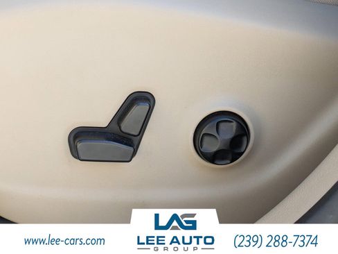 Used 2019 Jeep Cherokee Latitude w/ Popular Appearance Group image 16