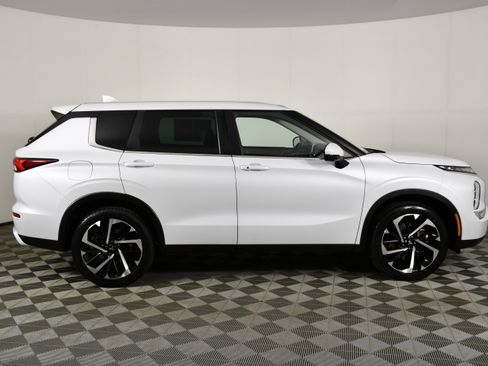 Used 2023 Mitsubishi Outlander SE AWD/4WD image 5