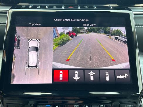 Used 2022 Jeep Grand Cherokee Overland w/ Adv Protech Group III image 15