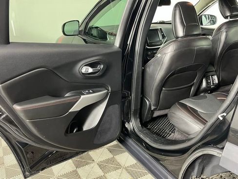 Used 2018 Jeep Cherokee Trailhawk w/ Quick Order Package 27L image 23