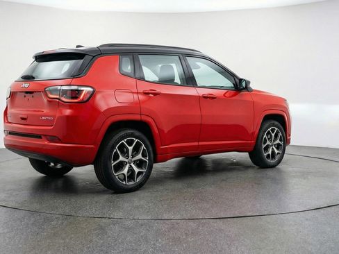 Used 2025 Jeep Compass Limited AWD/4WD image 9