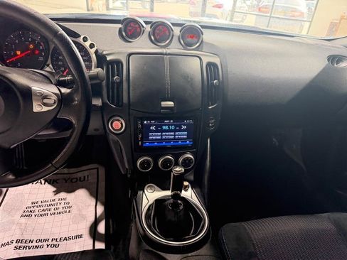 Used 2017 Nissan 370Z Coupe RWD image 17
