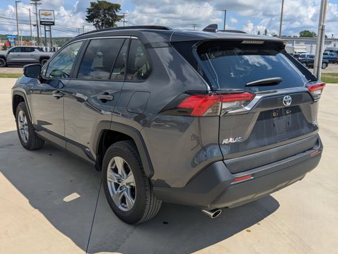 Used 2025 Toyota RAV4 XLE AWD/4WD image 2