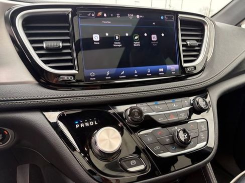 Used 2022 Chrysler Pacifica Limited w/ Uconnect Theater Family Group FWD image 8