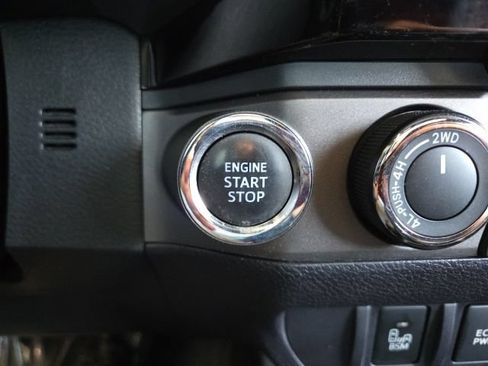 Used 2017 Toyota Tacoma TRD Sport AWD/4WD image 12