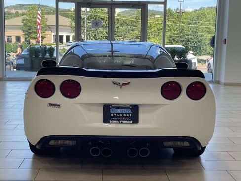 Used 2009 Chevrolet Corvette Coupe w/ Preferred Equipment Group RWD image 4