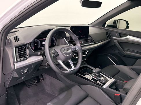 Used 2024 Audi Q5 2.0T Premium w/ Summer of Audi Package AWD/4WD image 4