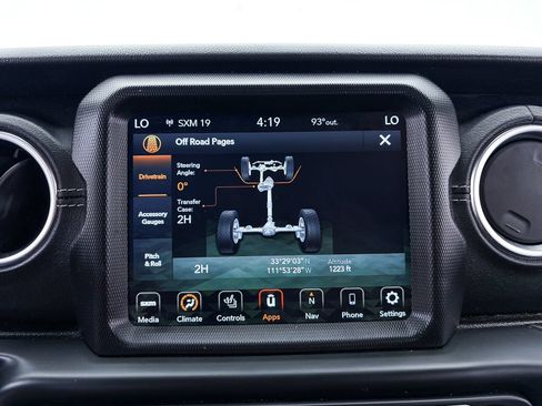 Used 2019 Jeep Wrangler Unlimited Sahara AWD/4WD image 4