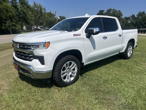 Used 2022 Chevrolet Silverado 1500 LTZ w/ LTZ Premium Package AWD/4WD image 10