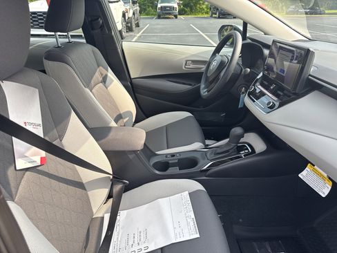 New 2025 Toyota Corolla LE image 32