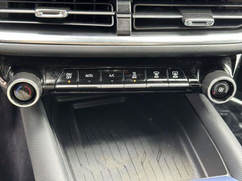 Used 2024 Chevrolet Equinox EV LT image 12