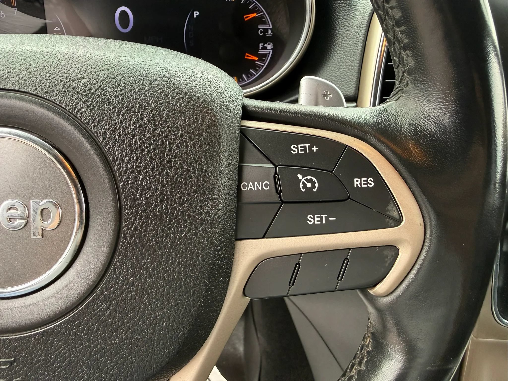 Used 2015 Jeep Grand Cherokee Limited AWD/4WD image 25
