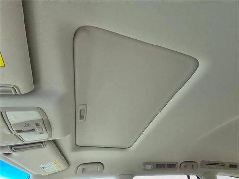 Used 2015 INFINITI QX80 4WD w/ Deluxe Technology Package image 16