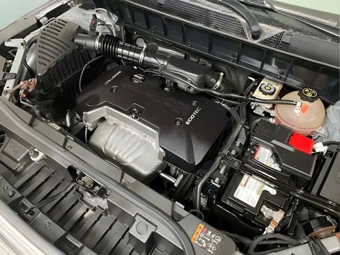 Used 2017 GMC Acadia SLE w/ LPO, Cargo Package FWD image 16