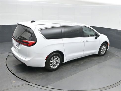 New 2026 Chrysler Pacifica Select image 29