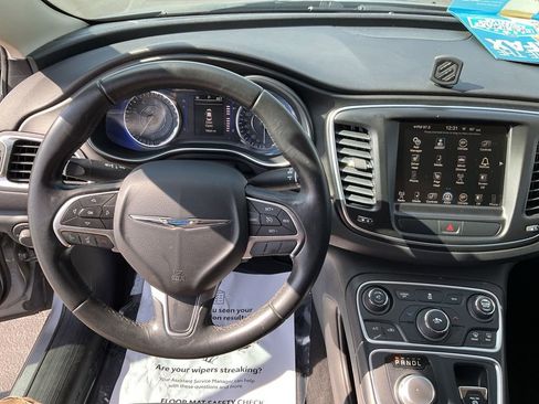 Used 2017 Chrysler 200 Limited Platinum image 6