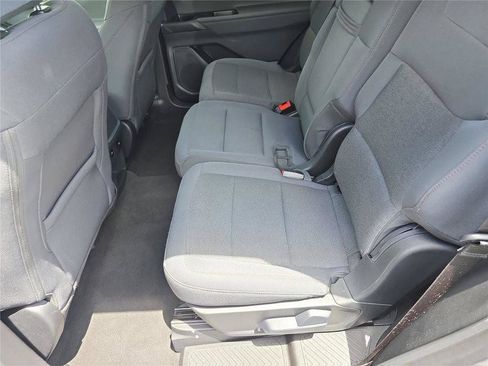 Used 2025 Ford Explorer Active AWD/4WD image 15