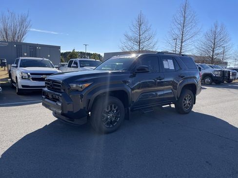 Used 2025 Toyota 4Runner SR5 image 3