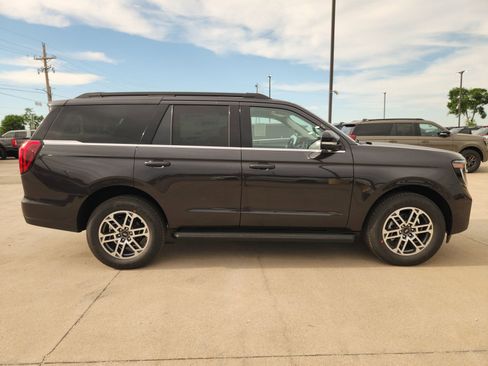 New 2026 Ford Expedition Active RWD image 7