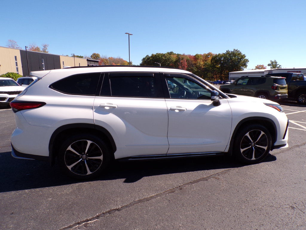 Used 2021 Toyota Highlander XSE AWD/4WD image 13