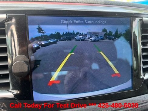 Used 2017 Chrysler Pacifica Limited w/ Tire & Wheel Group FWD image 34
