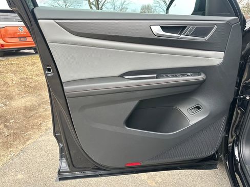 New 2026 Volkswagen Atlas Peak Edition image 5