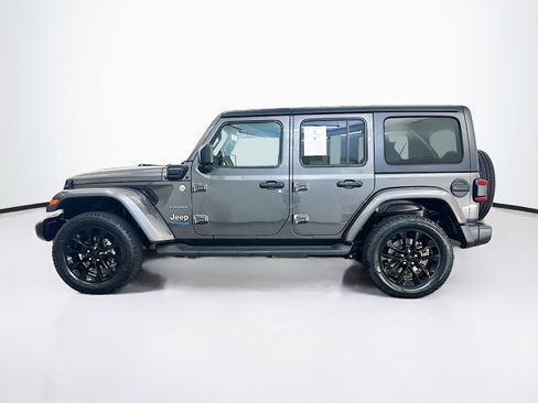 Used 2022 Jeep Wrangler Unlimited Sahara w/ Dual Top Group AWD/4WD image 4