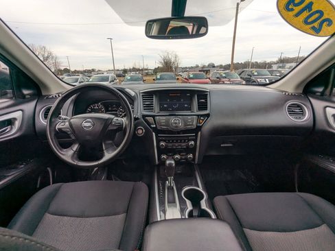 Used 2019 Nissan Pathfinder SV image 13