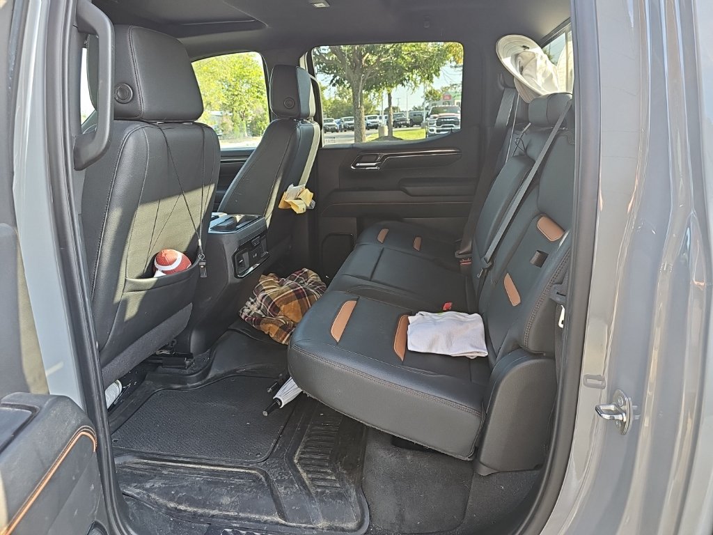 Used 2024 GMC Sierra 1500 AT4 w/ Technology Package AWD/4WD image 5