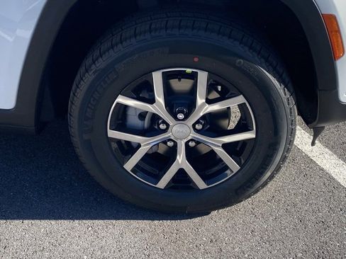 New 2025 Jeep Grand Cherokee Limited image 11