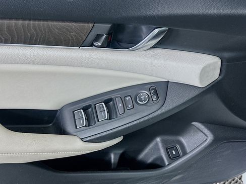 Used 2018 Honda Accord EX image 15