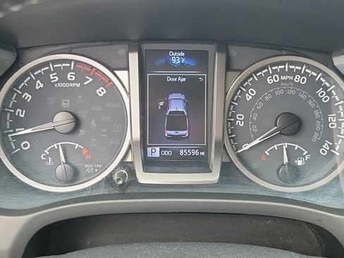 Used 2022 Toyota Tacoma SR5 RWD image 33
