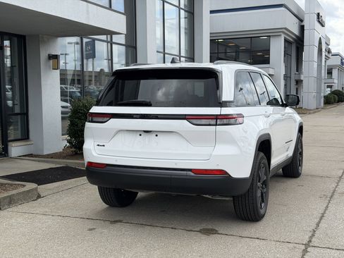 New 2026 Jeep Grand Cherokee Altitude image 5