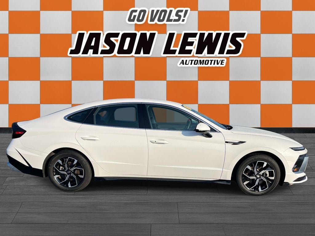 Used 2025 Hyundai Sonata SEL FWD image 2