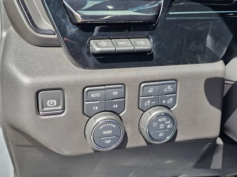 Used 2024 Chevrolet Silverado 1500 ZR2 AWD/4WD image 25