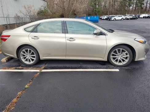 Used 2015 Toyota Avalon XLE Touring image 2