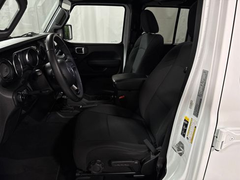 Used 2022 Jeep Wrangler Unlimited Sport AWD/4WD image 3