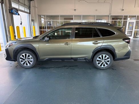 Used 2025 Subaru Outback Premium w/ Popular Package #1A AWD/4WD image 9