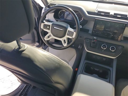 Used 2023 Land Rover Defender 90 X-Dynamic SE image 14