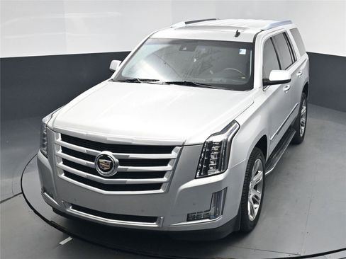 Used 2015 Cadillac Escalade Luxury image 20