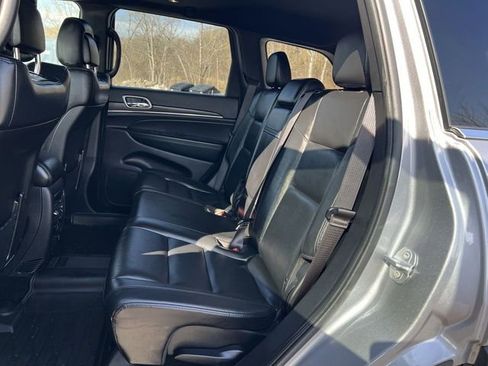 Used 2021 Jeep Grand Cherokee Limited image 17