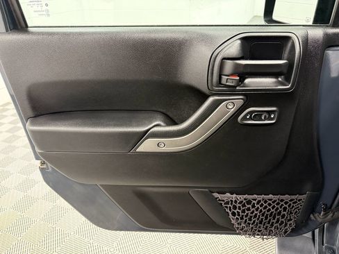 Used 2018 Jeep Wrangler Unlimited Sport AWD/4WD image 9