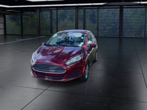Used 2015 Ford Fiesta SE w/ Comfort Package image 4