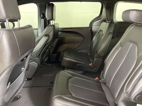 New 2025 Chrysler Pacifica Select image 37