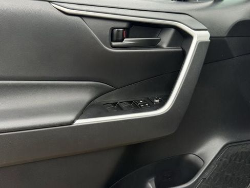 Used 2021 Toyota RAV4 LE AWD/4WD image 23