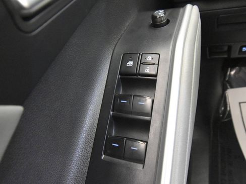 Used 2024 Toyota Highlander XLE image 40