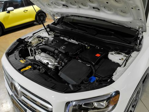 Used 2023 Mercedes-Benz GLB 250 4MATIC w/ Premium Package image 50