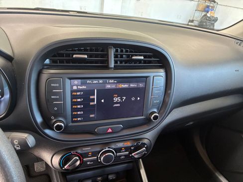 Used 2025 Kia Soul LX w/ LX Technology Package image 20