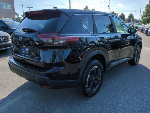 Used 2025 Nissan Rogue SV AWD/4WD image 4