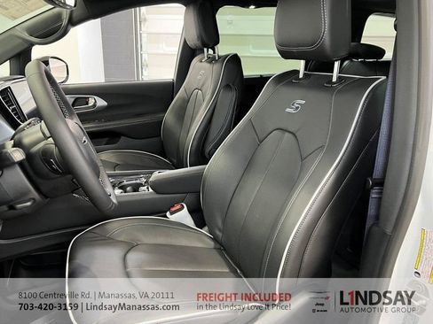 New 2026 Chrysler Pacifica Limited w/ S Appearance Package image 23